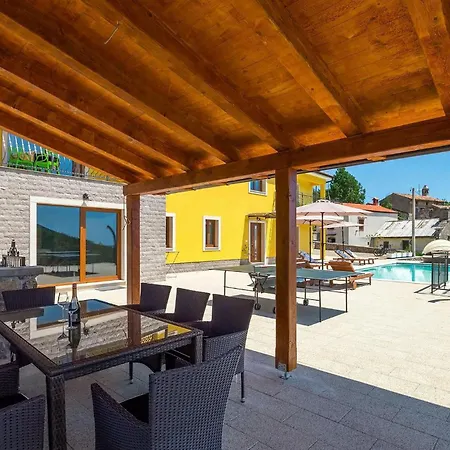 펜션 Bambi 오파티아